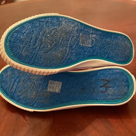 🦊 Blowfish loveless tennis shoes. Red and ready for summer. - Picture 7 of 7